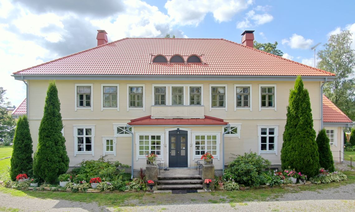 Kartanon kattoremontti