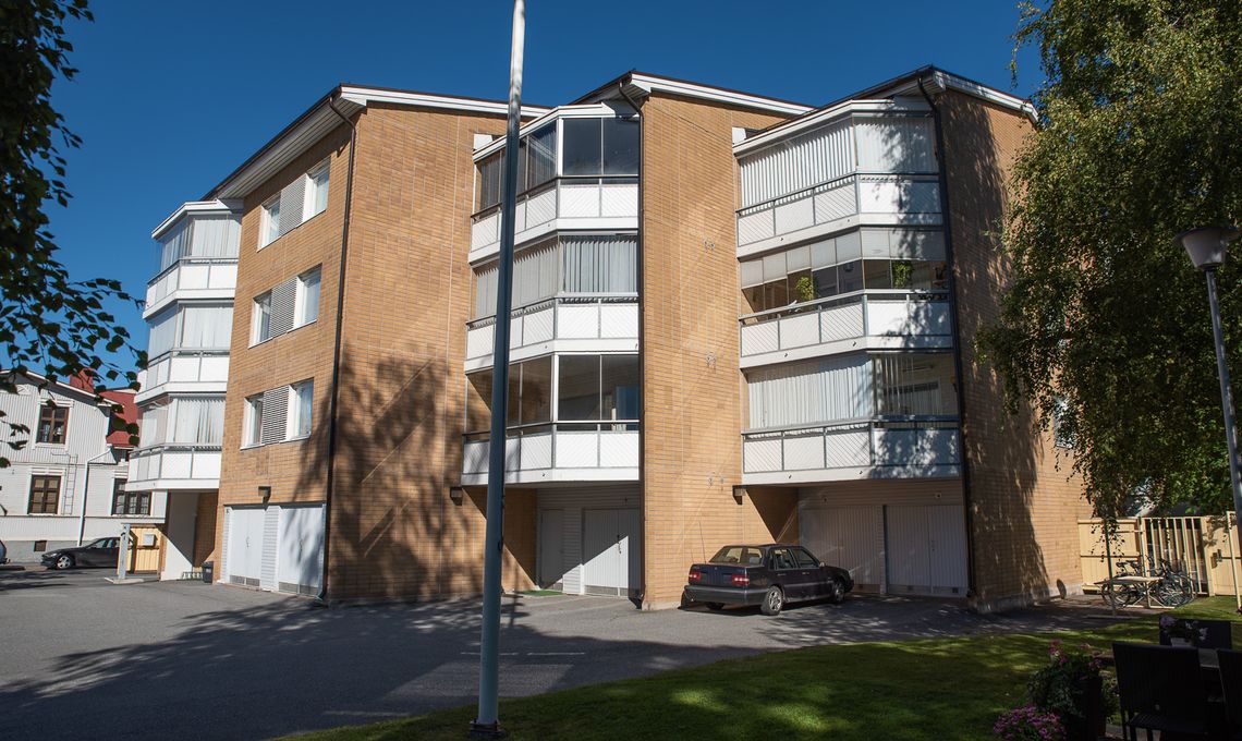 Kerrostalon Kattoremontti Pori Lukkosaumakatto Peltikatto 0.jpg